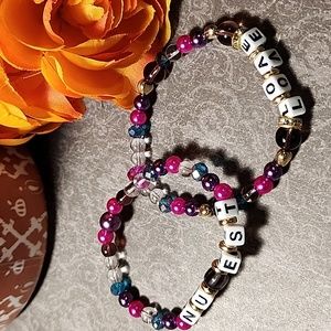 🇨🇦 Love and Nu'est kpop bracelet set